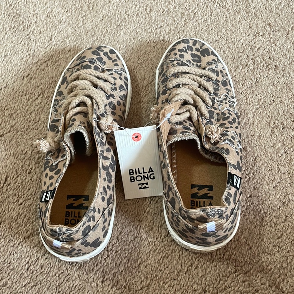 BILLABONG Cheetah print shoes with stars, perfect condition